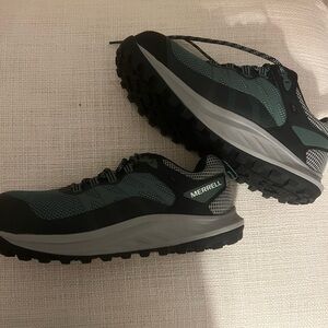 Merrell Women's Black and Teal Sneakers